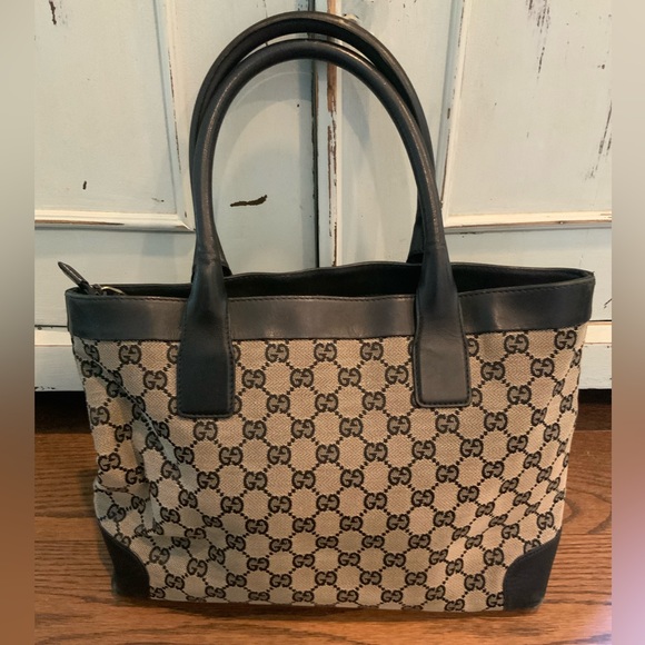 Gucci Handbags - Gucci purse